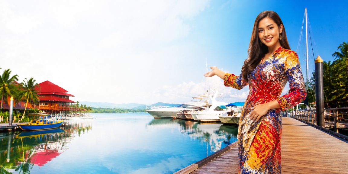 Pemain Sabah mengenakan batik bermain permainan kasino meja secara dalam talian